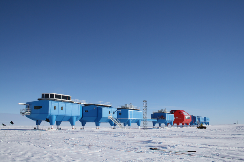 Illustration for article titled Antarctic Crack Threatens Scientific Research Station